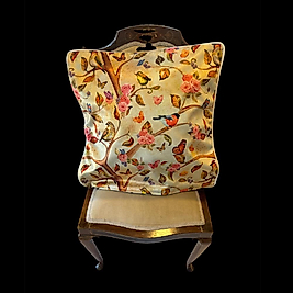 Pembe Çiçekli Ağaç Kırlent Yastık Kılıfı